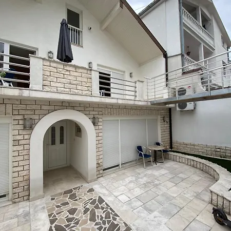 Malin Apartment *